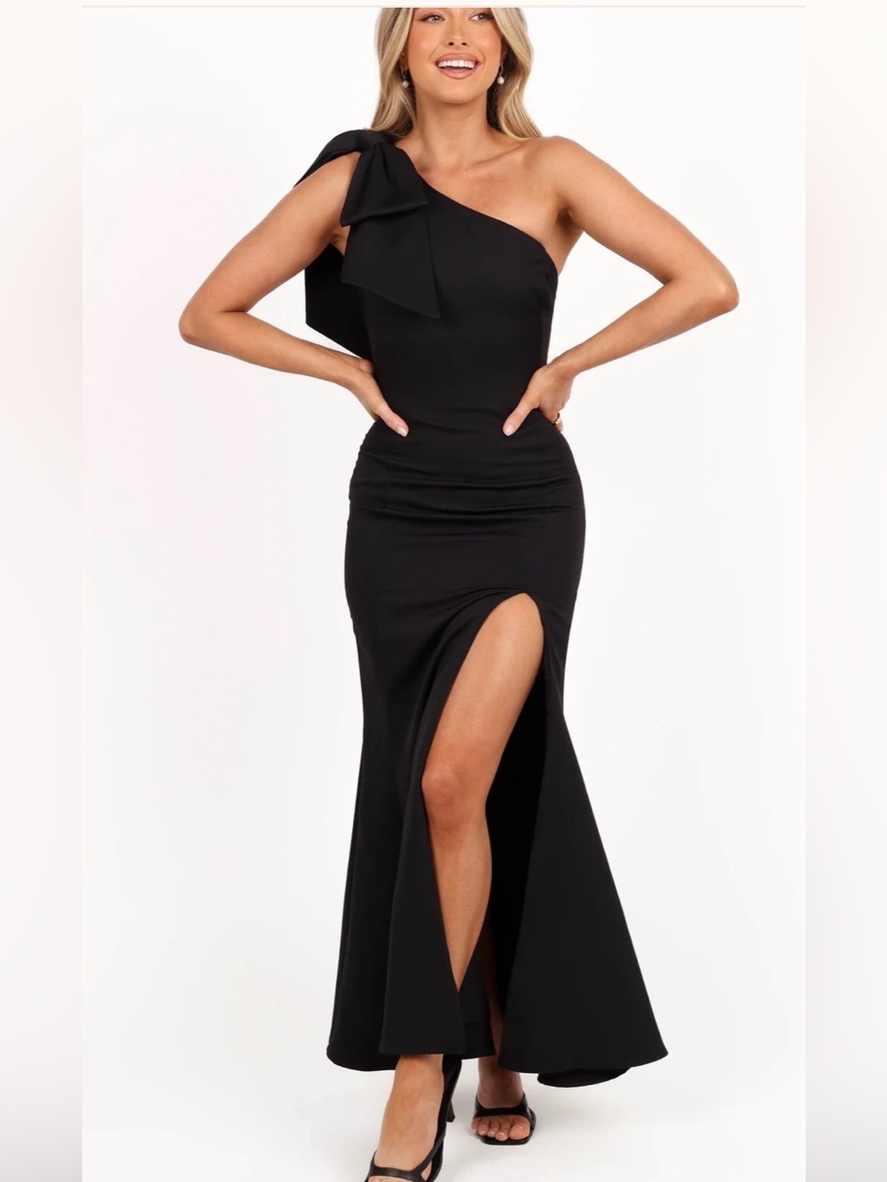 Petal & Pup Black One-Shoulder Evening Gown with Bow and Side Slit XL